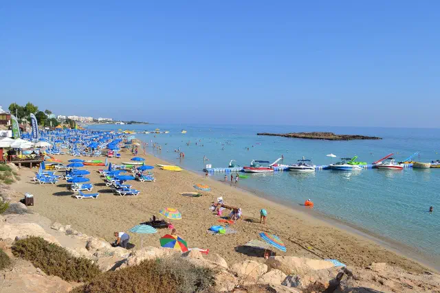 Fig Tree Bay bij Protaras met zandstrand en helder water Fig Tree Bay bij Protaras met zandstrand en helder water